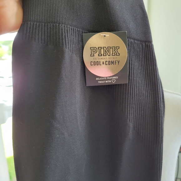 🚫SOLD🚫VS PINK COOL & COMFY CUT OUT TIGHTS - Picture 8 of 16